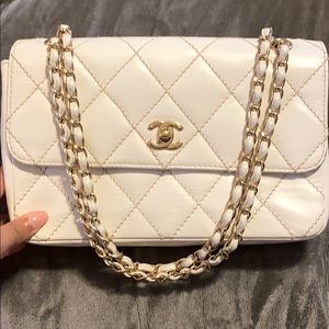 ADDITIONAL PHOTOS Chanel bag